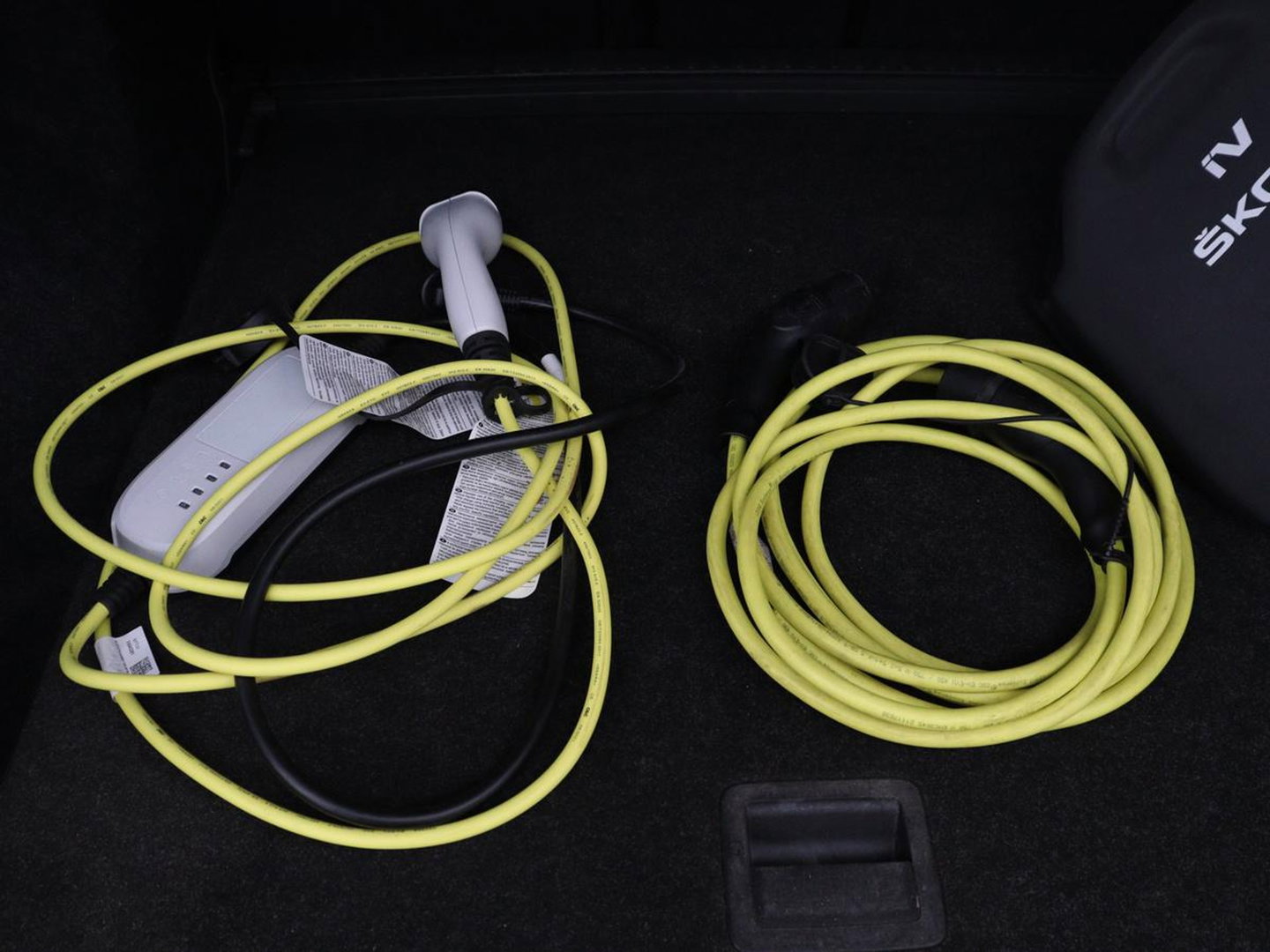 Škoda Enyaq iV 80 Sportline | SOH 91% | Panoramdak | Head-Up | Trekhaak | Adaptive cruise | 360 Camera | Stoelverwarming | Matrix LED | Memory | Carplay | Navigatie | Alcantara