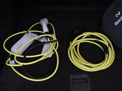 Škoda Enyaq iV 80 Sportline | SOH 91% | Panoramdak | Head-Up | Trekhaak | Adaptive cruise | 360 Camera | Stoelverwarming | Matrix LED | Memory | Carplay | Navigatie | Alcantara