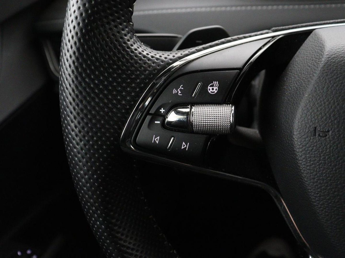 Škoda Enyaq iV 80 Sportline | SOH 91% | Panoramdak | Head-Up | Trekhaak | Adaptive cruise | 360 Camera | Stoelverwarming | Matrix LED | Memory | Carplay | Navigatie | Alcantara