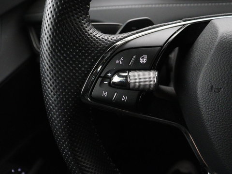 Škoda Enyaq iV 80 Sportline | SOH 91% | Panoramdak | Head-Up | Trekhaak | Adaptive cruise | 360 Camera | Stoelverwarming | Matrix LED | Memory | Carplay | Navigatie | Alcantara