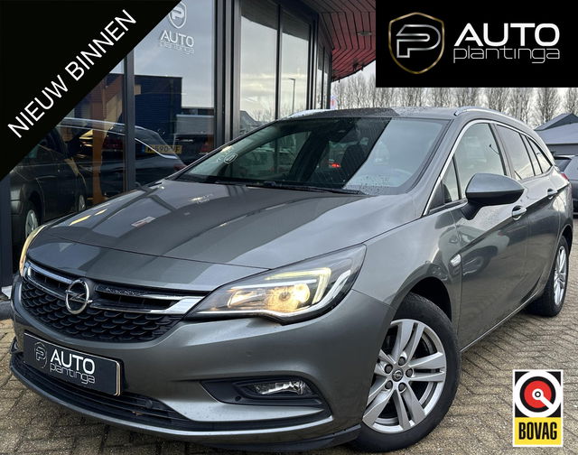 Opel Astra - Sports Tourer 1.4 Turbo 120 Jaar Edition 150PK | AUTOMAAT | ZEER NETTE STAAT | Trekhaak | Stoel en Stuur Verwarming | APK tot 29-04-2027 |