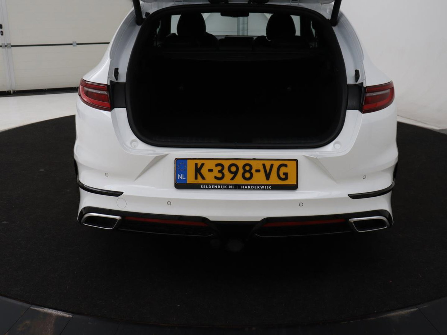 Kia ProCeed 1.5 T-GDI GT-PlusLine | Panoramadak | Trekhaak | Stoelverwarming | Leder/Alcantara | Adaptive cruise | Camera | Carplay | Keyless | Memory | JBL Sound | Full LED | Navigatie
