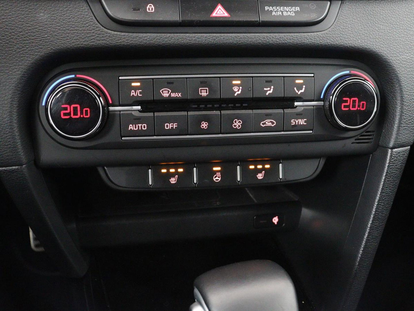 Kia ProCeed 1.5 T-GDI GT-PlusLine | Panoramadak | Trekhaak | Stoelverwarming | Leder/Alcantara | Adaptive cruise | Camera | Carplay | Keyless | Memory | JBL Sound | Full LED | Navigatie