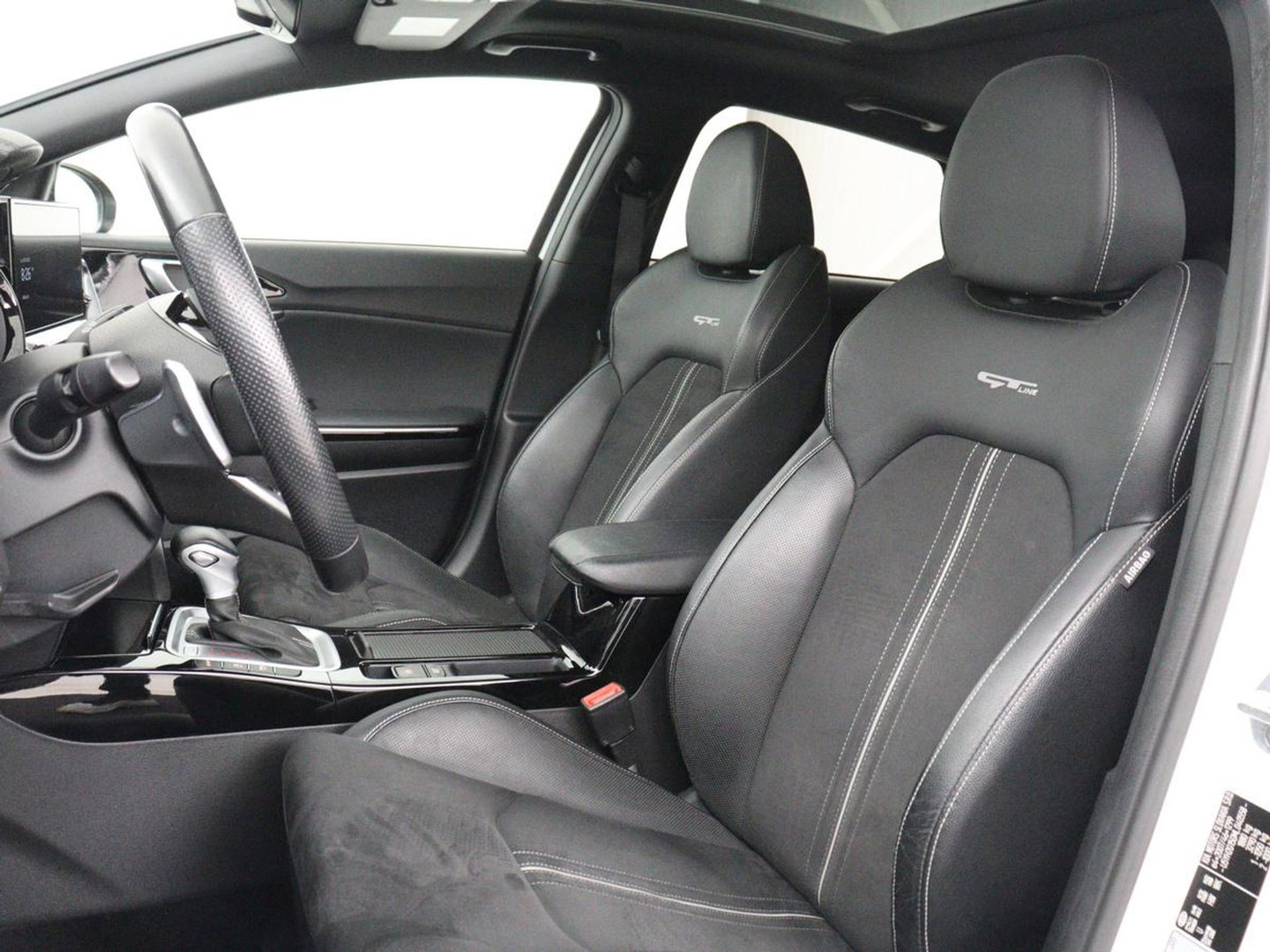 Kia ProCeed 1.5 T-GDI GT-PlusLine | Panoramadak | Trekhaak | Stoelverwarming | Leder/Alcantara | Adaptive cruise | Camera | Carplay | Keyless | Memory | JBL Sound | Full LED | Navigatie