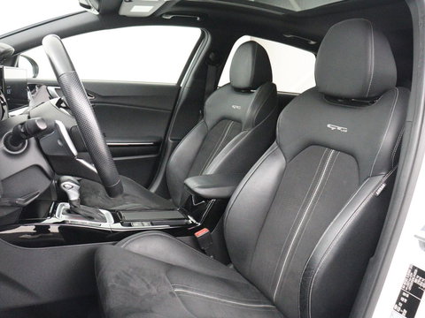 Kia ProCeed 1.5 T-GDI GT-PlusLine | Panoramadak | Trekhaak | Stoelverwarming | Leder/Alcantara | Adaptive cruise | Camera | Carplay | Keyless | Memory | JBL Sound | Full LED | Navigatie