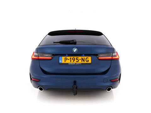 BMW 3 Serie Touring 320e Business Edition Plus [Plug-In] (INCL-BTW) Aut. *LEATHER | FULL-LED | HEATED-SPORTSEATS | DIGI-COCKPIT | HIFI-SOUND | NAVI-FULLMAP | PRIVACYGLASS | PDC | AMBIENTLIGHT | DAB | KEYLESS | TOWBAR | 17"ALU* *