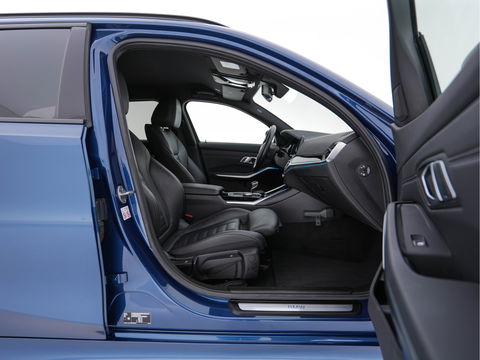 BMW 3 Serie Touring 320e Business Edition Plus [Plug-In] (INCL-BTW) Aut. *LEATHER | FULL-LED | HEATED-SPORTSEATS | DIGI-COCKPIT | HIFI-SOUND | NAVI-FULLMAP | PRIVACYGLASS | PDC | AMBIENTLIGHT | DAB | KEYLESS | TOWBAR | 17"ALU* *