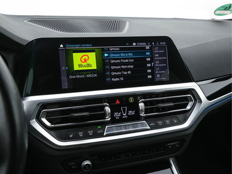 BMW 3 Serie Touring 320e Business Edition Plus [Plug-In] (INCL-BTW) Aut. *LEATHER | FULL-LED | HEATED-SPORTSEATS | DIGI-COCKPIT | HIFI-SOUND | NAVI-FULLMAP | PRIVACYGLASS | PDC | AMBIENTLIGHT | DAB | KEYLESS | TOWBAR | 17"ALU* *