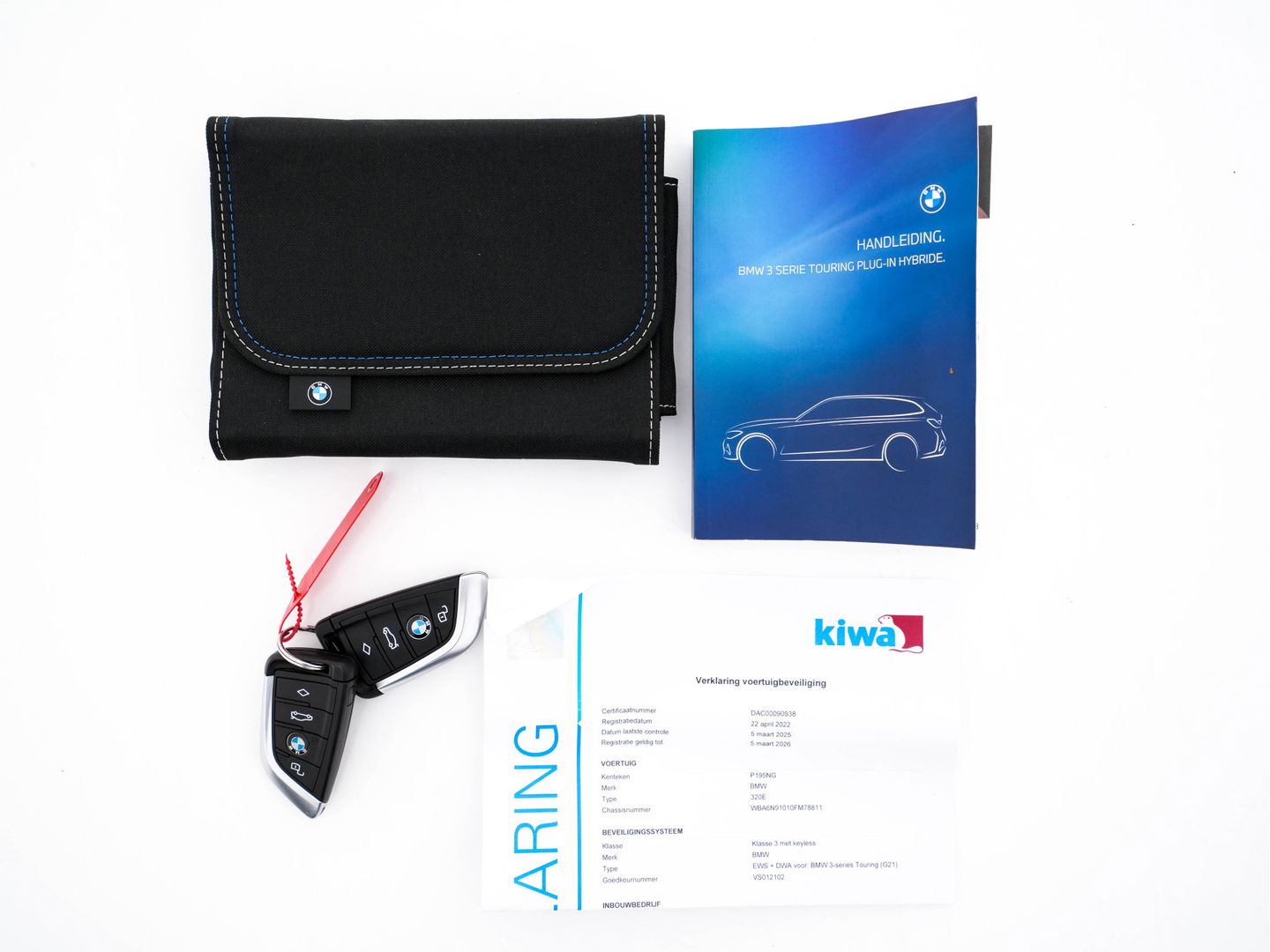 BMW 3 Serie Touring 320e Business Edition Plus [Plug-In] (INCL-BTW) Aut. *LEATHER | FULL-LED | HEATED-SPORTSEATS | DIGI-COCKPIT | HIFI-SOUND | NAVI-FULLMAP | PRIVACYGLASS | PDC | AMBIENTLIGHT | DAB | KEYLESS | TOWBAR | 17"ALU* *