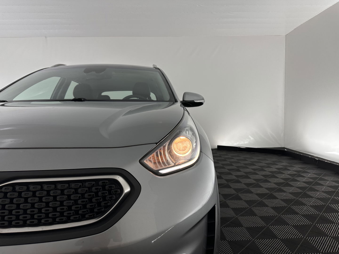 Kia Niro 1.6 GDi Hybrid ExecutiveLine Eco-Hybrid (INCL-BTW) Aut. *LEATHER-FABRIC | NAVI-FULLMAP | KEYLESS | CAMERA | COMFORTSEATS | DIGI-COCKPIT | LANE-ASSIST | ECC | CARPLAY | PDC | TOWBAR | 16''ALU*