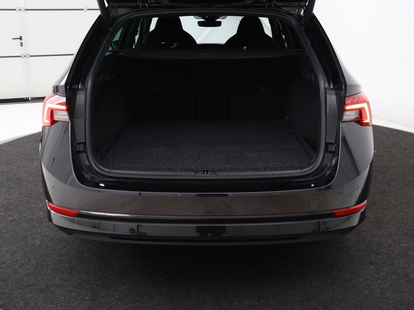 Škoda Octavia 1.4 TSI iV PHEV Sportline | SOH 92% | Head-Up | Adaptive Cruise | Carplay | Stoelverwarming | Side Assist | Memory | Navigatie | Full LED | Sfeerverlichting | Canton Sound | PHEV | Plug In