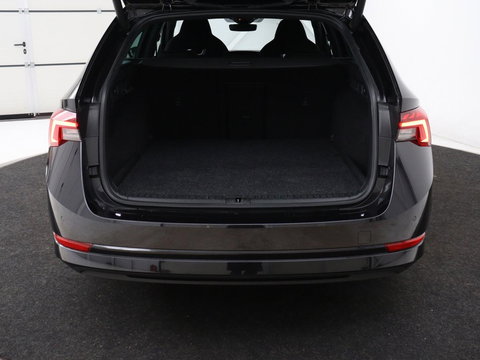 Škoda Octavia 1.4 TSI iV PHEV Sportline | SOH 92% | Head-Up | Adaptive Cruise | Carplay | Stoelverwarming | Side Assist | Memory | Navigatie | Full LED | Sfeerverlichting | Canton Sound | PHEV | Plug In