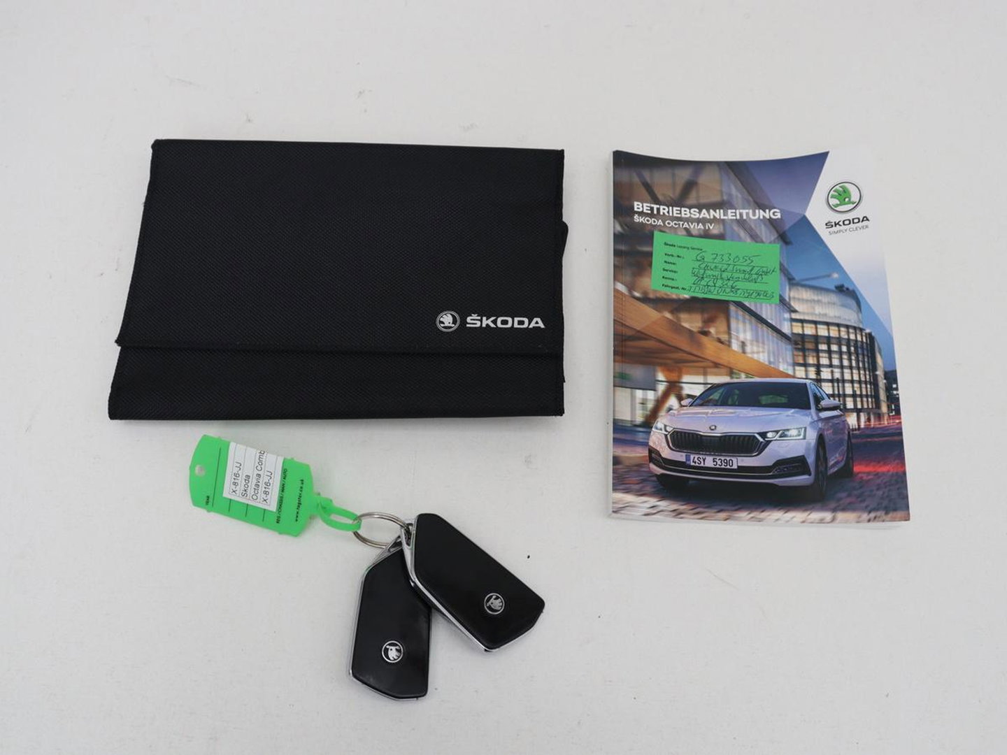 Škoda Octavia 1.4 TSI iV PHEV Sportline | SOH 92% | Head-Up | Adaptive Cruise | Carplay | Stoelverwarming | Side Assist | Memory | Navigatie | Full LED | Sfeerverlichting | Canton Sound | PHEV | Plug In