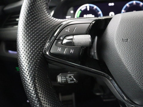 Škoda Octavia 1.4 TSI iV PHEV Sportline | SOH 92% | Head-Up | Adaptive Cruise | Carplay | Stoelverwarming | Side Assist | Memory | Navigatie | Full LED | Sfeerverlichting | Canton Sound | PHEV | Plug In
