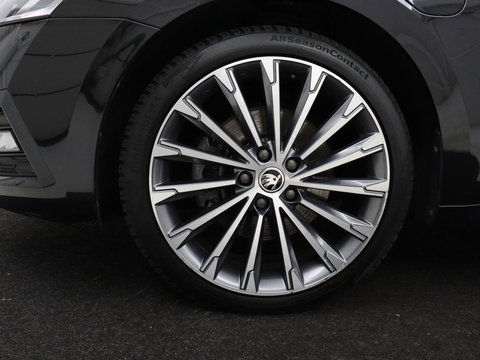 Škoda Octavia 1.4 TSI iV PHEV Sportline | SOH 92% | Head-Up | Adaptive Cruise | Carplay | Stoelverwarming | Side Assist | Memory | Navigatie | Full LED | Sfeerverlichting | Canton Sound | PHEV | Plug In