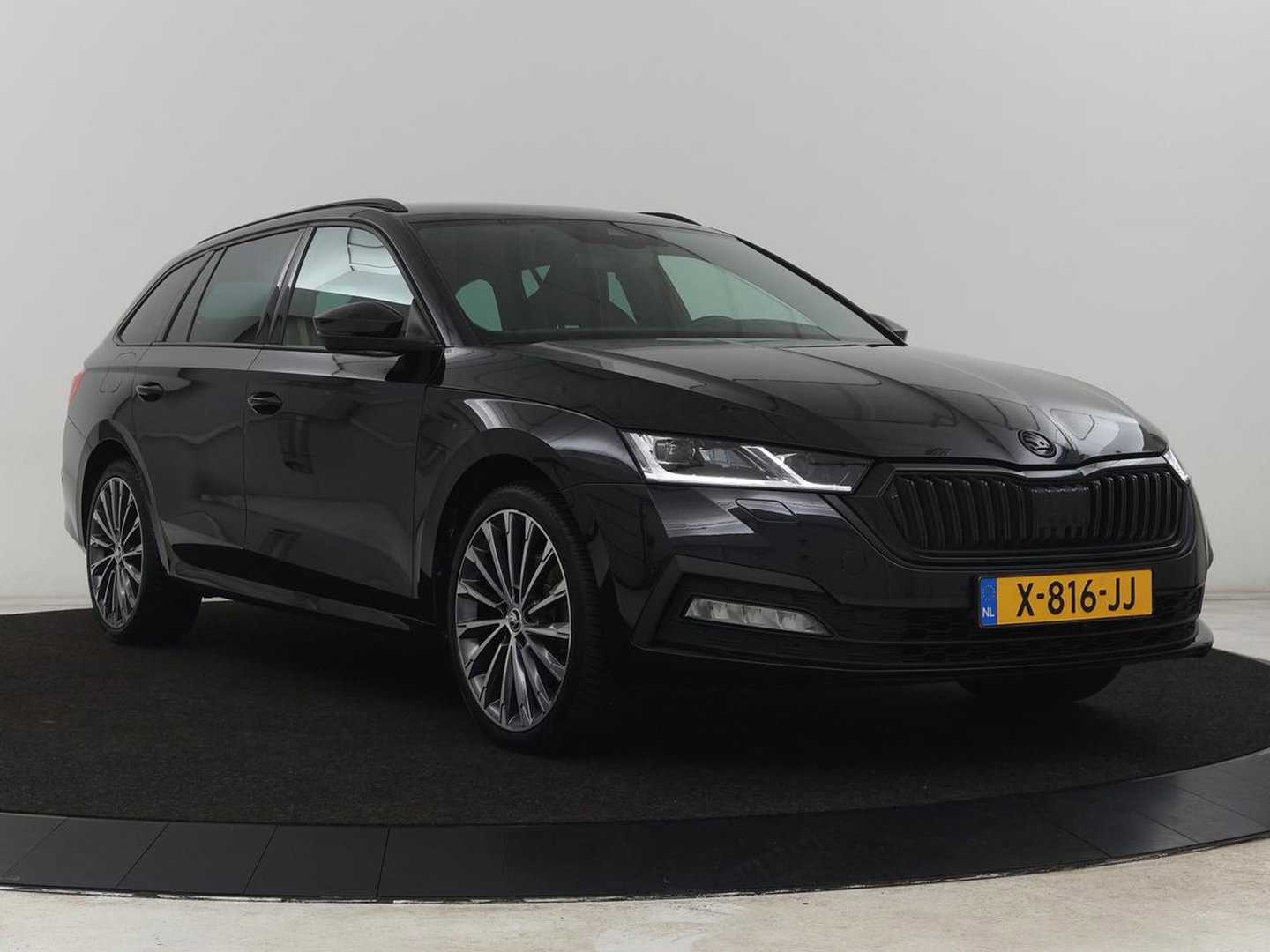 Škoda Octavia 1.4 TSI iV PHEV Sportline | SOH 92% | Head-Up | Adaptive Cruise | Carplay | Stoelverwarming | Side Assist | Memory | Navigatie | Full LED | Sfeerverlichting | Canton Sound | PHEV | Plug In