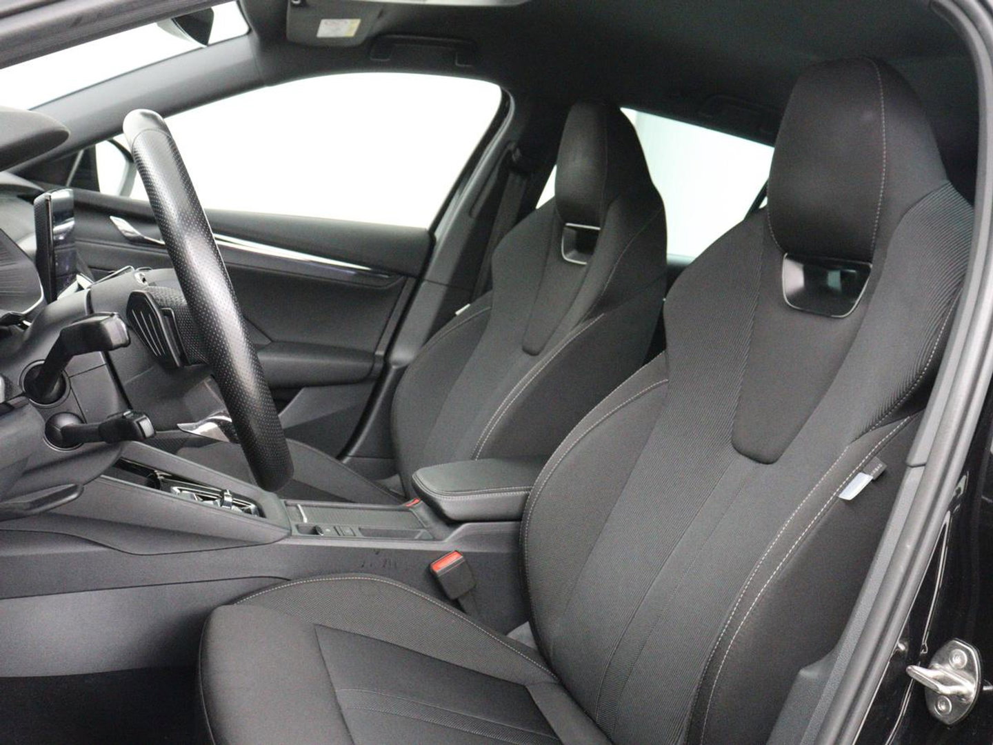 Škoda Octavia 1.4 TSI iV PHEV Sportline | SOH 92% | Head-Up | Adaptive Cruise | Carplay | Stoelverwarming | Side Assist | Memory | Navigatie | Full LED | Sfeerverlichting | Canton Sound | PHEV | Plug In