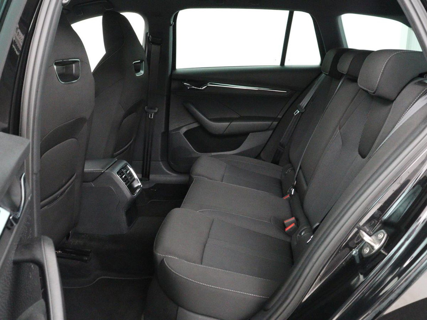 Škoda Octavia 1.4 TSI iV PHEV Sportline | SOH 92% | Head-Up | Adaptive Cruise | Carplay | Stoelverwarming | Side Assist | Memory | Navigatie | Full LED | Sfeerverlichting | Canton Sound | PHEV | Plug In