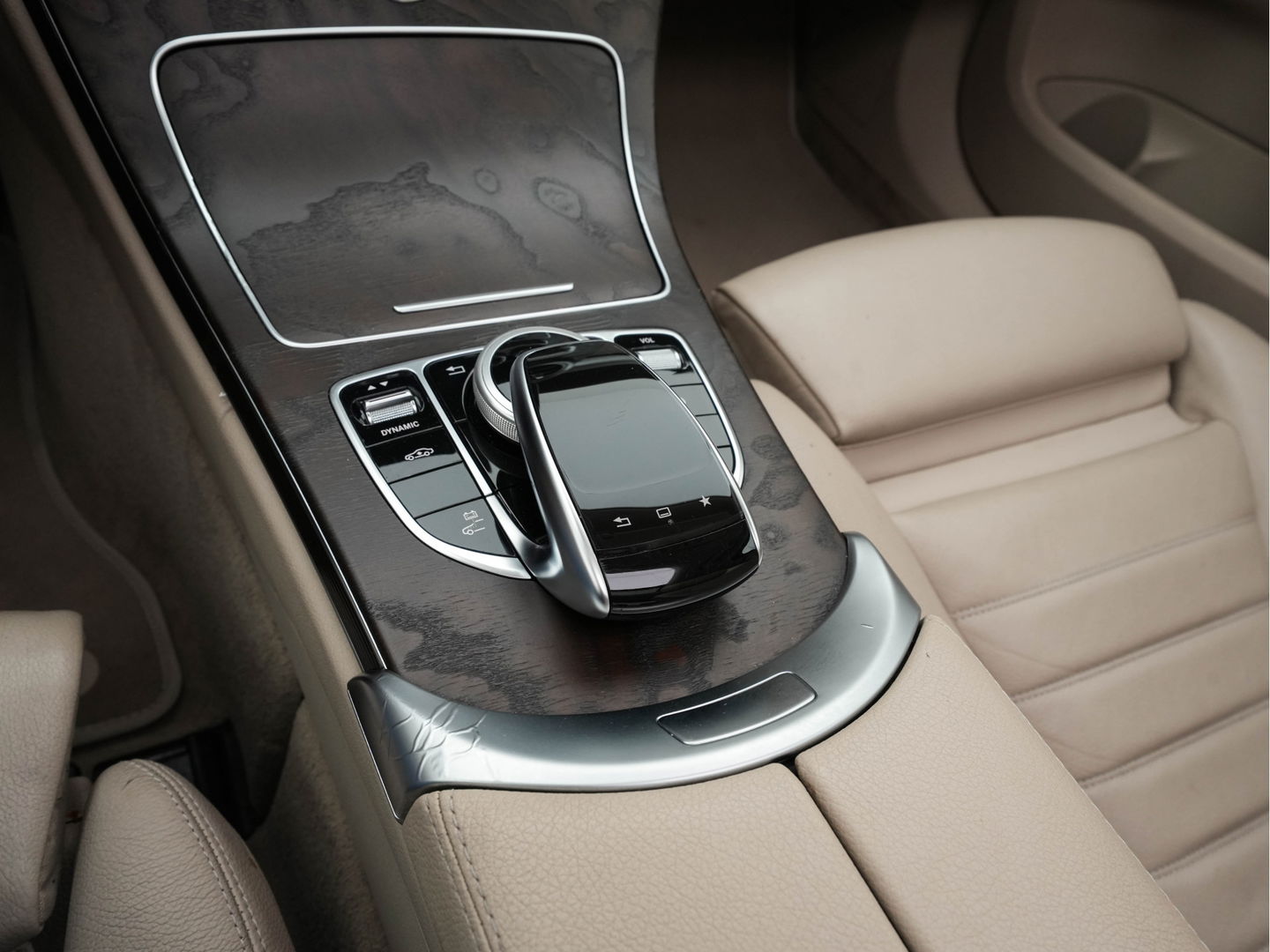 Mercedes-Benz C-Klasse 350 e Lease Edition Aut. *PANO | LUXURY-LEATHER | BURMESTER-AUDIO | FULL-LED | NAVI-FULLMAP | HEATED-SPORTSEATS | CAMERA | AIRMATIC | PRIVACY-GLASS | ECC | CRUISE | KEYLESS | 17''ALU*