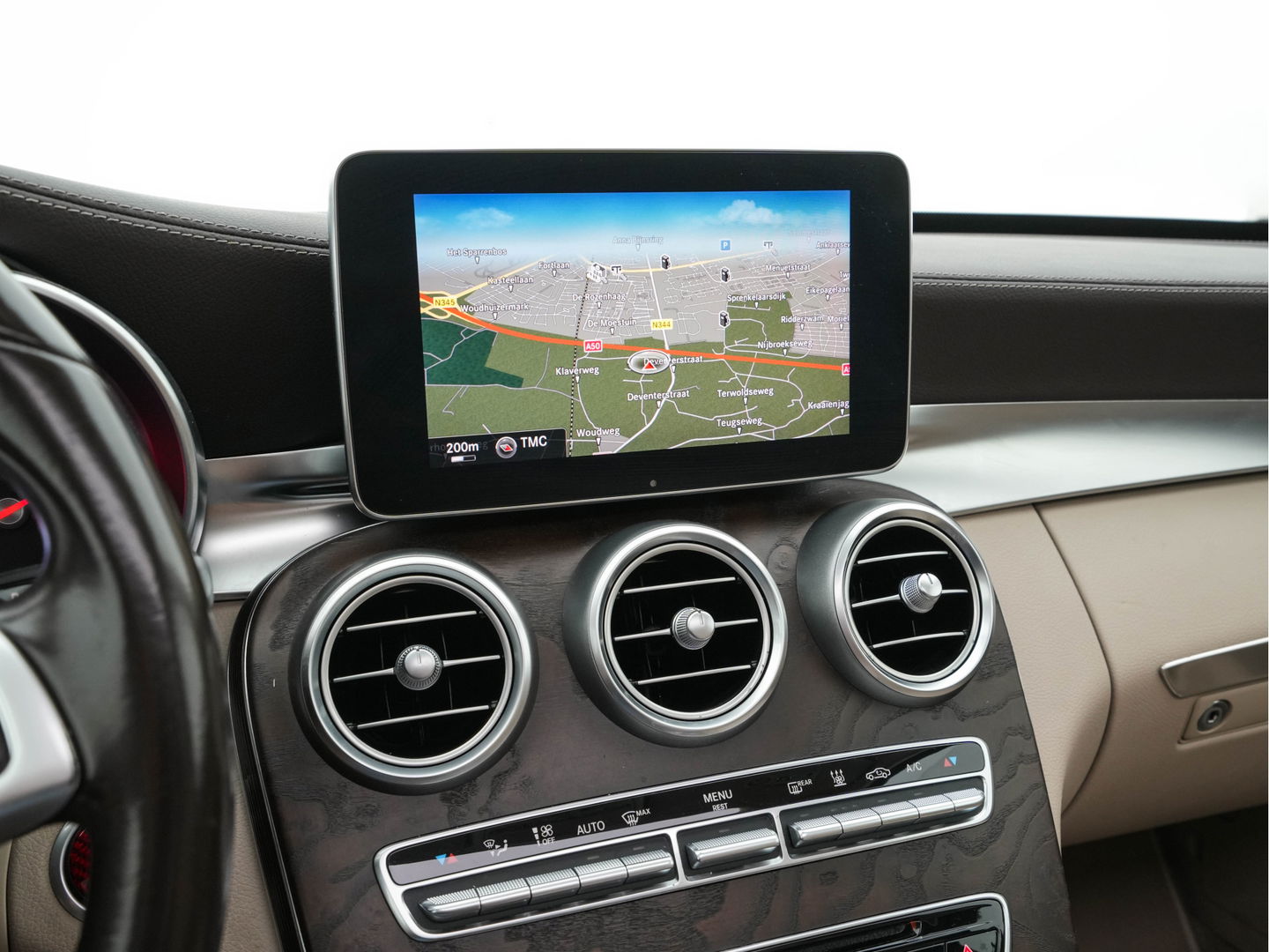 Mercedes-Benz C-Klasse 350 e Lease Edition Aut. *PANO | LUXURY-LEATHER | BURMESTER-AUDIO | FULL-LED | NAVI-FULLMAP | HEATED-SPORTSEATS | CAMERA | AIRMATIC | PRIVACY-GLASS | ECC | CRUISE | KEYLESS | 17''ALU*