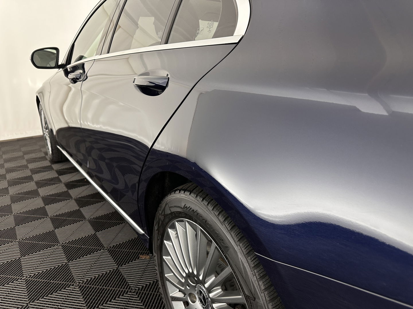 Mercedes-Benz C-Klasse 350 e Lease Edition Aut. *PANO | LUXURY-LEATHER | BURMESTER-AUDIO | FULL-LED | NAVI-FULLMAP | HEATED-SPORTSEATS | CAMERA | AIRMATIC | PRIVACY-GLASS | ECC | CRUISE | KEYLESS | 17''ALU*