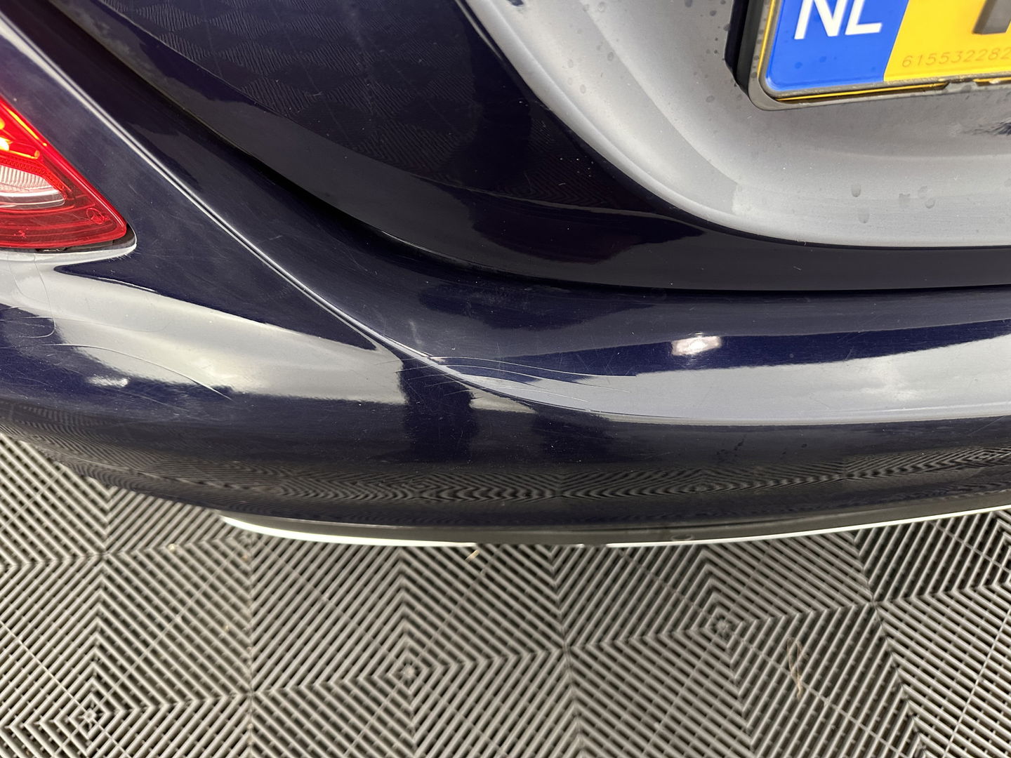 Mercedes-Benz C-Klasse 350 e Lease Edition Aut. *PANO | LUXURY-LEATHER | BURMESTER-AUDIO | FULL-LED | NAVI-FULLMAP | HEATED-SPORTSEATS | CAMERA | AIRMATIC | PRIVACY-GLASS | ECC | CRUISE | KEYLESS | 17''ALU*