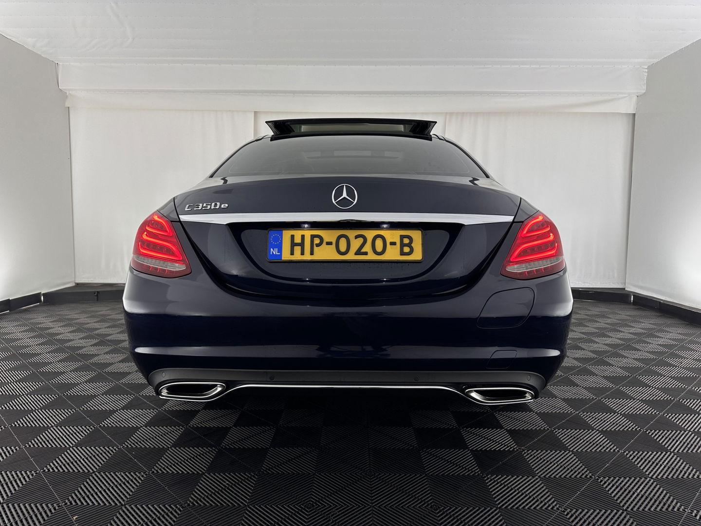 Mercedes-Benz C-Klasse 350 e Lease Edition Aut. *PANO | LUXURY-LEATHER | BURMESTER-AUDIO | FULL-LED | NAVI-FULLMAP | HEATED-SPORTSEATS | CAMERA | AIRMATIC | PRIVACY-GLASS | ECC | CRUISE | KEYLESS | 17''ALU*