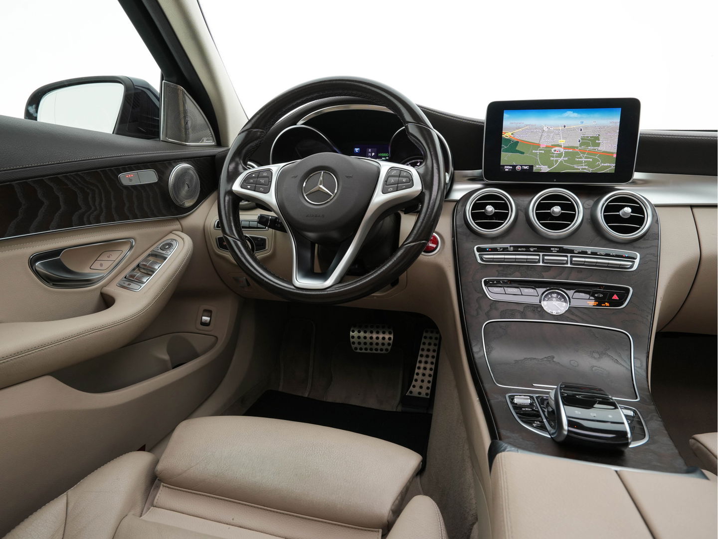Mercedes-Benz C-Klasse 350 e Lease Edition Aut. *PANO | LUXURY-LEATHER | BURMESTER-AUDIO | FULL-LED | NAVI-FULLMAP | HEATED-SPORTSEATS | CAMERA | AIRMATIC | PRIVACY-GLASS | ECC | CRUISE | KEYLESS | 17''ALU*