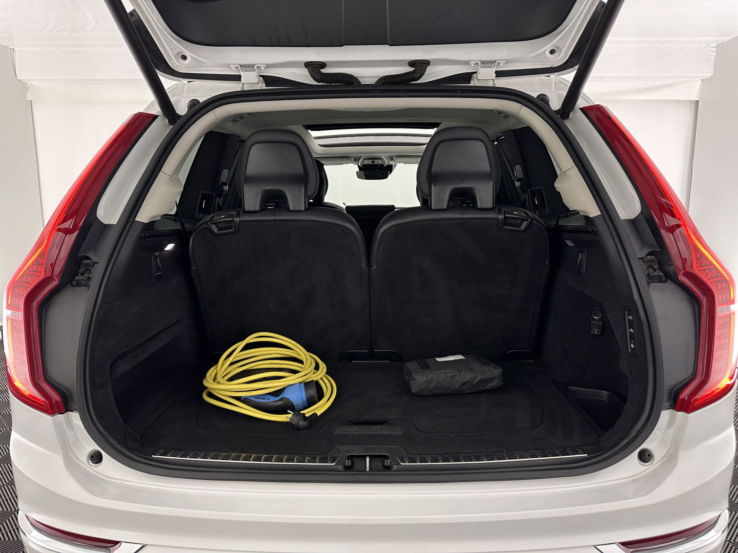 Volvo XC90 2.0 T8 Twin Engine AWD Inscription Aut.*PANO | HEAD-UP | LEATHER | FULL-LED | MEMORY-PACK | DIGI-COCKPIT | HARMAN/KARDON | CAMERA | HEATED-COMFORTSEATS | LANE-ASSIST | CARPLAY | AIR-SUSPENSION | ECC | PDC | CRUISE | TOWBAR | 2