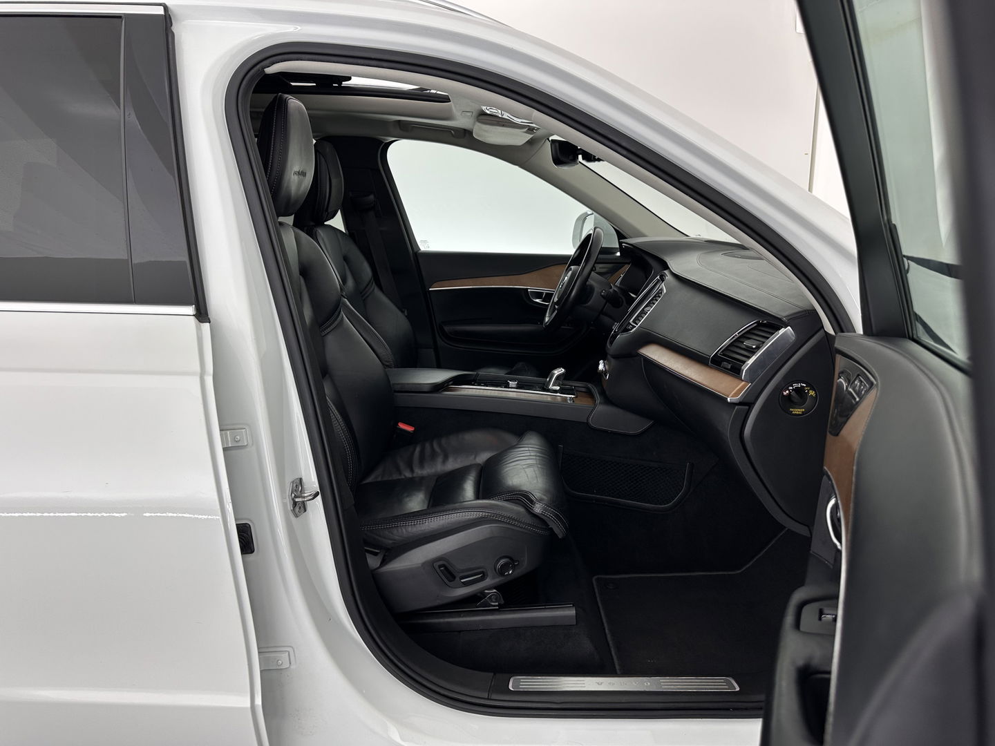 Volvo XC90 2.0 T8 Twin Engine AWD Inscription Aut.*PANO | HEAD-UP | LEATHER | FULL-LED | MEMORY-PACK | DIGI-COCKPIT | HARMAN/KARDON | CAMERA | HEATED-COMFORTSEATS | LANE-ASSIST | CARPLAY | AIR-SUSPENSION | ECC | PDC | CRUISE | TOWBAR | 2