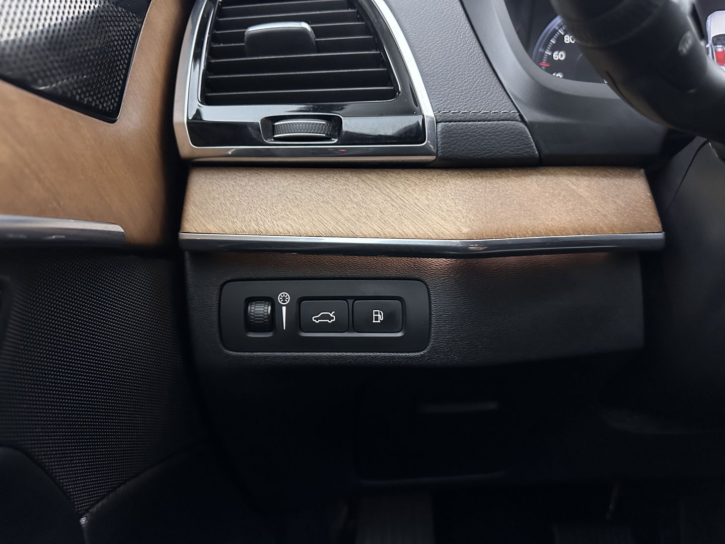 Volvo XC90 2.0 T8 Twin Engine AWD Inscription Aut.*PANO | HEAD-UP | LEATHER | FULL-LED | MEMORY-PACK | DIGI-COCKPIT | HARMAN/KARDON | CAMERA | HEATED-COMFORTSEATS | LANE-ASSIST | CARPLAY | AIR-SUSPENSION | ECC | PDC | CRUISE | TOWBAR | 2