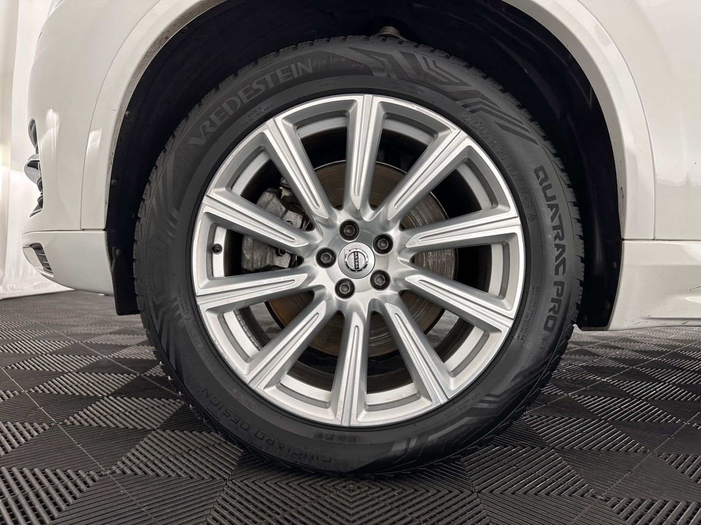 Volvo XC90 2.0 T8 Twin Engine AWD Inscription Aut.*PANO | HEAD-UP | LEATHER | FULL-LED | MEMORY-PACK | DIGI-COCKPIT | HARMAN/KARDON | CAMERA | HEATED-COMFORTSEATS | LANE-ASSIST | CARPLAY | AIR-SUSPENSION | ECC | PDC | CRUISE | TOWBAR | 2