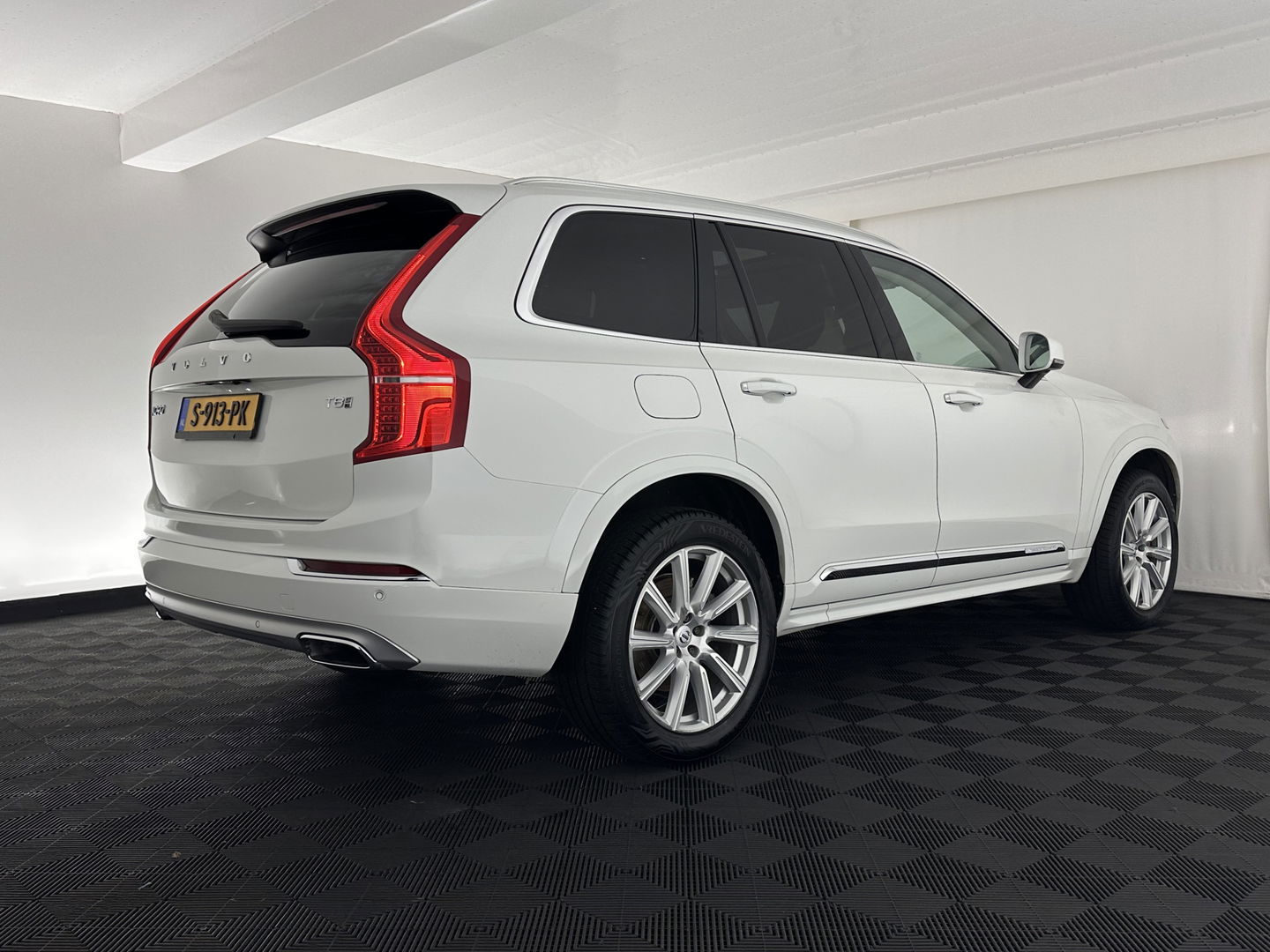Volvo XC90 2.0 T8 Twin Engine AWD Inscription Aut.*PANO | HEAD-UP | LEATHER | FULL-LED | MEMORY-PACK | DIGI-COCKPIT | HARMAN/KARDON | CAMERA | HEATED-COMFORTSEATS | LANE-ASSIST | CARPLAY | AIR-SUSPENSION | ECC | PDC | CRUISE | TOWBAR | 2