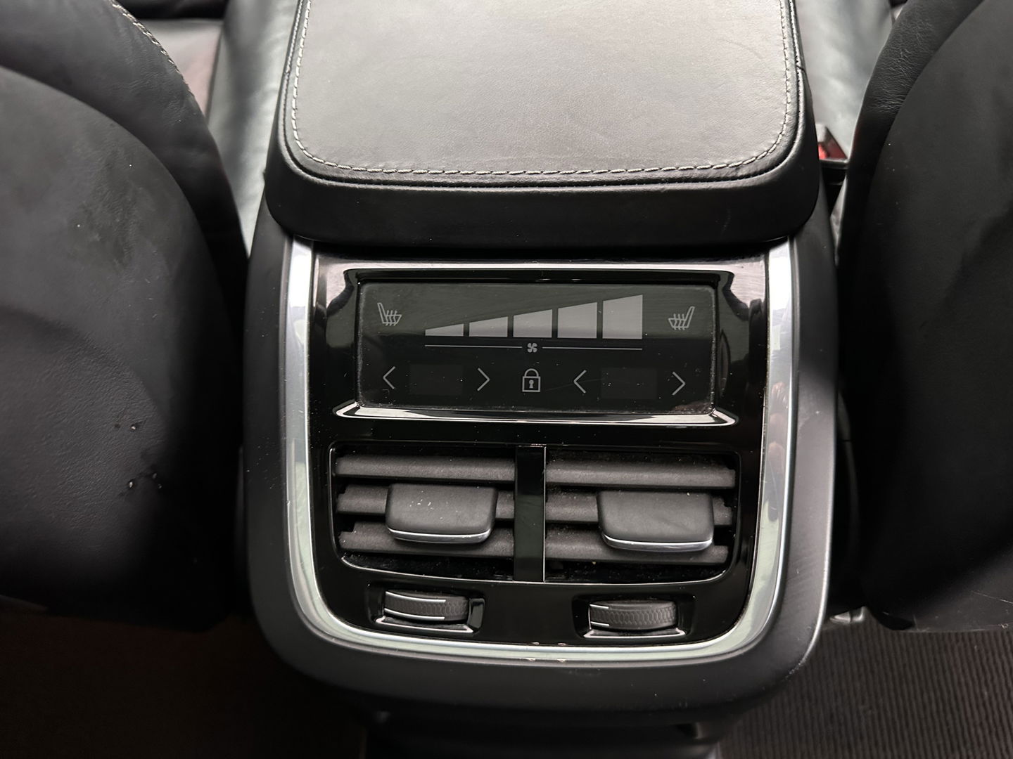 Volvo XC90 2.0 T8 Twin Engine AWD Inscription Aut.*PANO | HEAD-UP | LEATHER | FULL-LED | MEMORY-PACK | DIGI-COCKPIT | HARMAN/KARDON | CAMERA | HEATED-COMFORTSEATS | LANE-ASSIST | CARPLAY | AIR-SUSPENSION | ECC | PDC | CRUISE | TOWBAR | 2