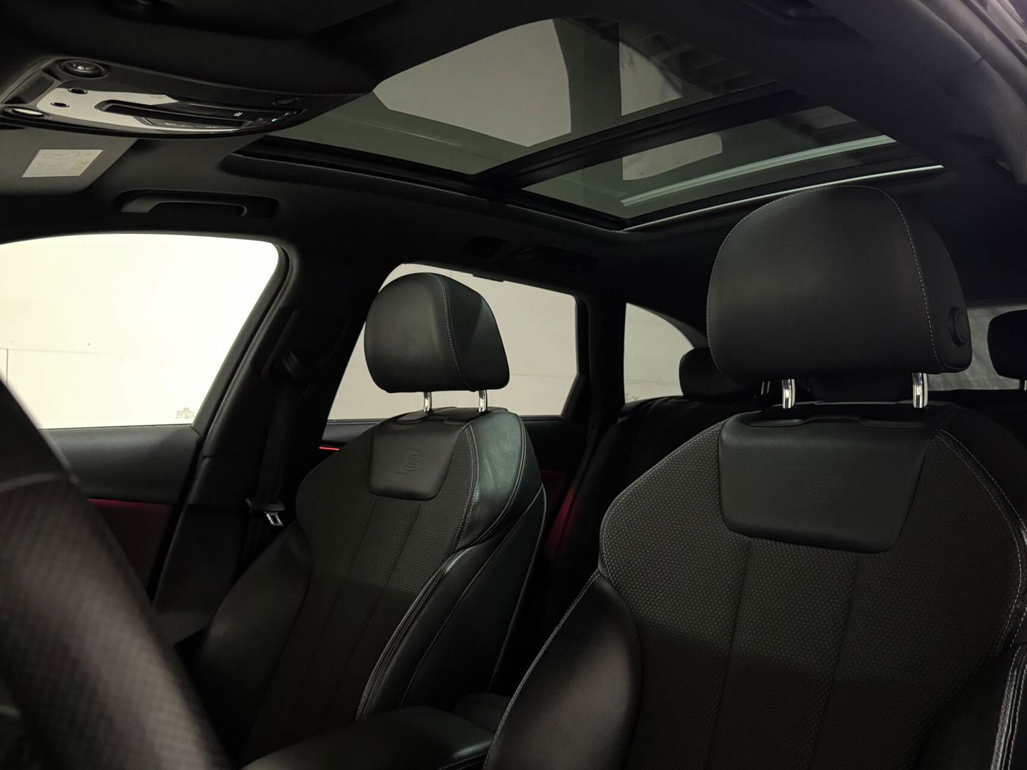 Audi A4 Avant 2.0 TFSI Quattro S-Line Pano ACC Massage Carplay