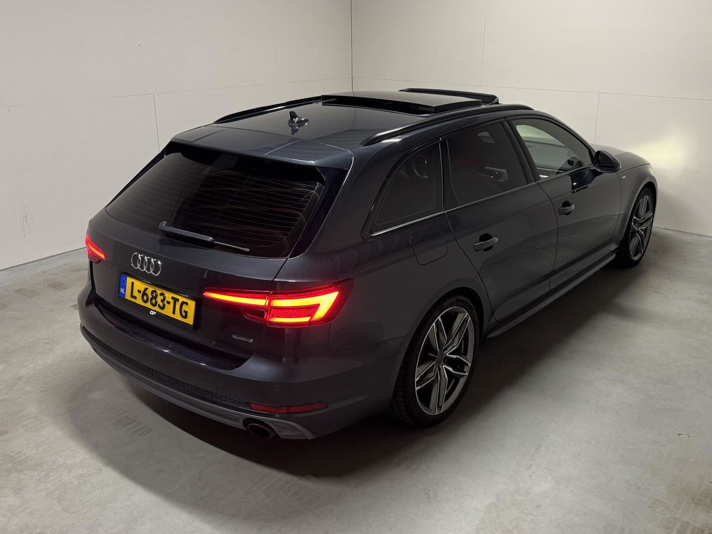 Audi A4 Avant 2.0 TFSI Quattro S-Line Pano ACC Massage Carplay