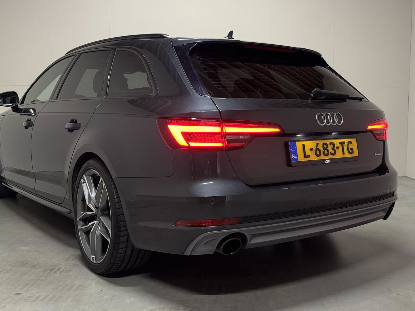 Audi A4 Avant 2.0 TFSI Quattro S-Line Pano ACC Massage Carplay