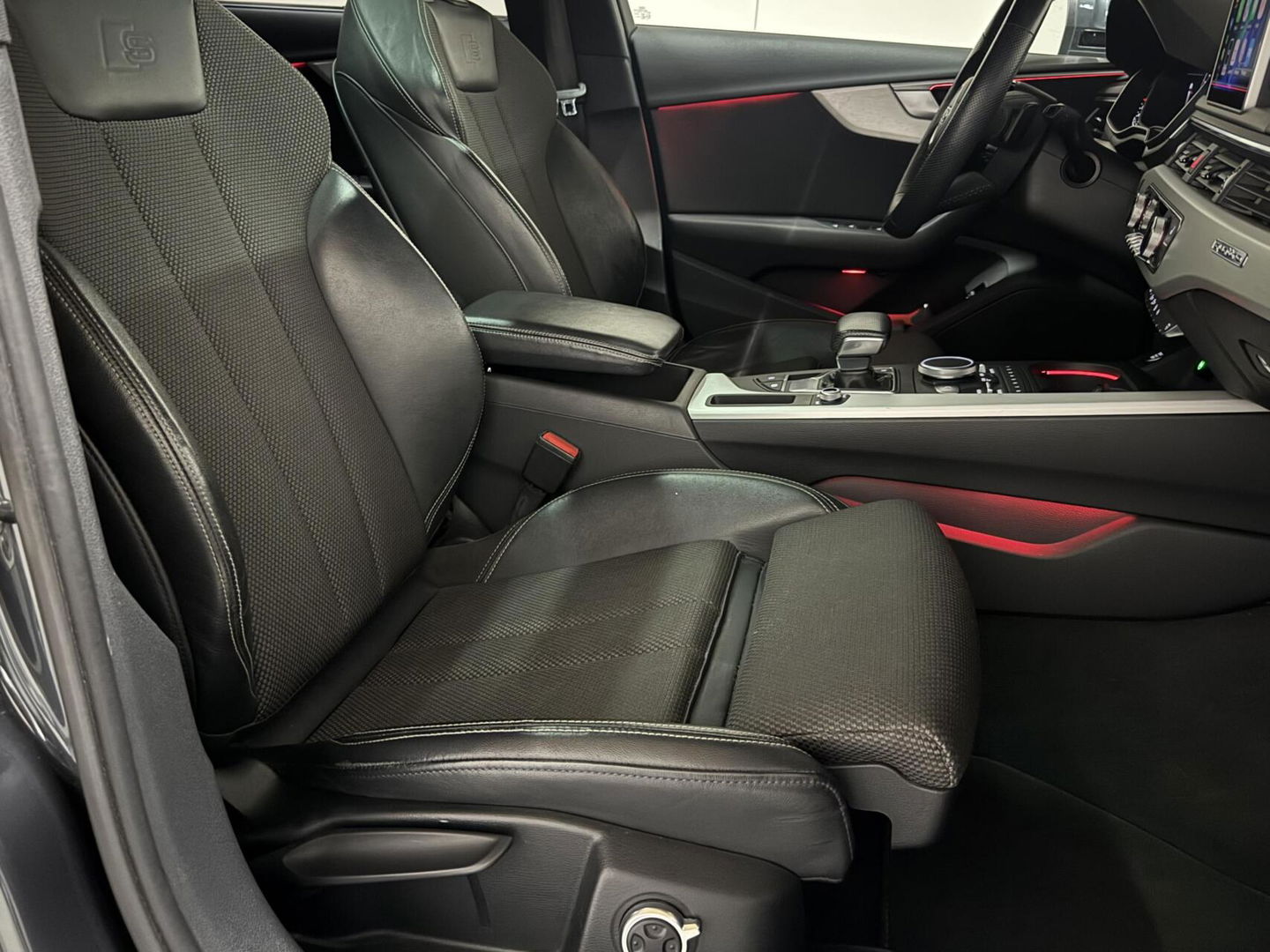 Audi A4 Avant 2.0 TFSI Quattro S-Line Pano ACC Massage Carplay