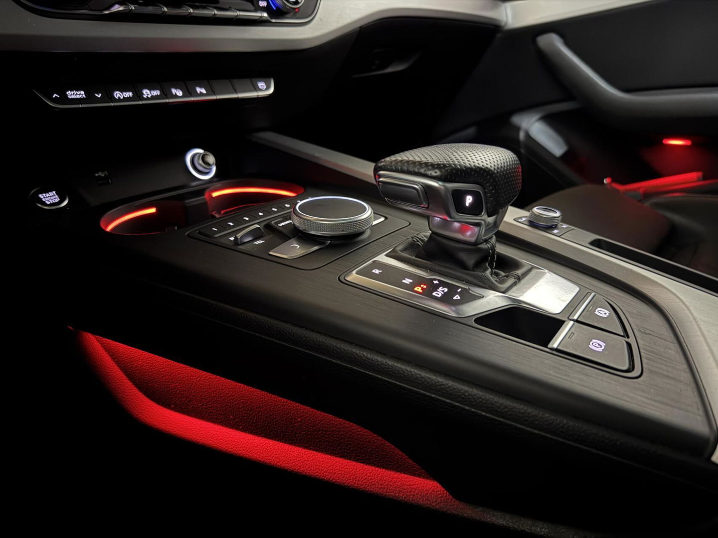 Audi A4 Avant 2.0 TFSI Quattro S-Line Pano ACC Massage Carplay