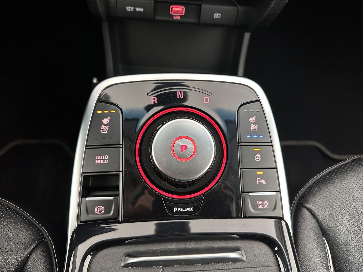 Kia e-Niro ExecutiveLine 64 kWh [ 3-Fase ] {SOH-100%} (INCL-BTW) Aut.*LEATHER | FULL-LED | NAVI-FULLMAP | ADAPTIVE-CRUISE | CAMERA | MEMORY-PACK | LANE-ASSIST | KEYLESS | DIGI-COCKPIT | PRIVACYGLASS | SHIFTPADDLES | 17"ALU*