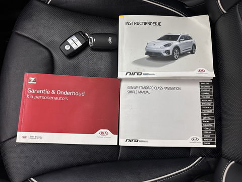 Kia e-Niro ExecutiveLine 64 kWh [ 3-Fase ] {SOH-100%} (INCL-BTW) Aut.*LEATHER | FULL-LED | NAVI-FULLMAP | ADAPTIVE-CRUISE | CAMERA | MEMORY-PACK | LANE-ASSIST | KEYLESS | DIGI-COCKPIT | PRIVACYGLASS | SHIFTPADDLES | 17"ALU*