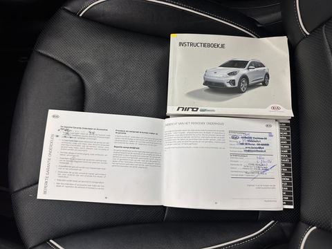 Kia e-Niro ExecutiveLine 64 kWh [ 3-Fase ] {SOH-100%} (INCL-BTW) Aut.*LEATHER | FULL-LED | NAVI-FULLMAP | ADAPTIVE-CRUISE | CAMERA | MEMORY-PACK | LANE-ASSIST | KEYLESS | DIGI-COCKPIT | PRIVACYGLASS | SHIFTPADDLES | 17"ALU*