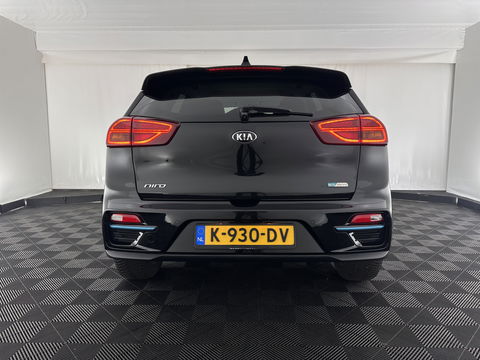Kia e-Niro ExecutiveLine 64 kWh [ 3-Fase ] {SOH-100%} (INCL-BTW) Aut.*LEATHER | FULL-LED | NAVI-FULLMAP | ADAPTIVE-CRUISE | CAMERA | MEMORY-PACK | LANE-ASSIST | KEYLESS | DIGI-COCKPIT | PRIVACYGLASS | SHIFTPADDLES | 17"ALU*