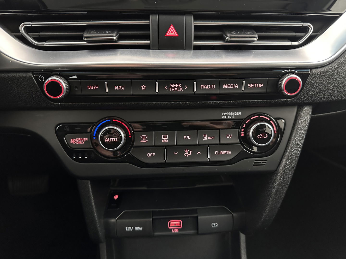 Kia e-Niro ExecutiveLine 64 kWh [ 3-Fase ] {SOH-100%} (INCL-BTW) Aut.*LEATHER | FULL-LED | NAVI-FULLMAP | ADAPTIVE-CRUISE | CAMERA | MEMORY-PACK | LANE-ASSIST | KEYLESS | DIGI-COCKPIT | PRIVACYGLASS | SHIFTPADDLES | 17"ALU*