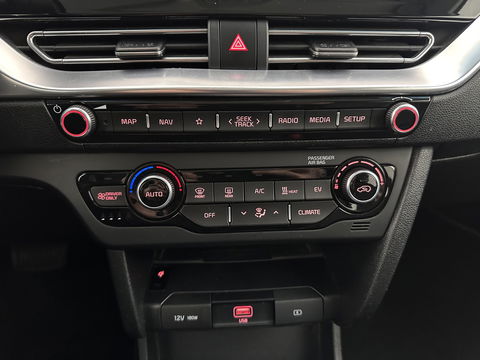 Kia e-Niro ExecutiveLine 64 kWh [ 3-Fase ] {SOH-100%} (INCL-BTW) Aut.*LEATHER | FULL-LED | NAVI-FULLMAP | ADAPTIVE-CRUISE | CAMERA | MEMORY-PACK | LANE-ASSIST | KEYLESS | DIGI-COCKPIT | PRIVACYGLASS | SHIFTPADDLES | 17"ALU*