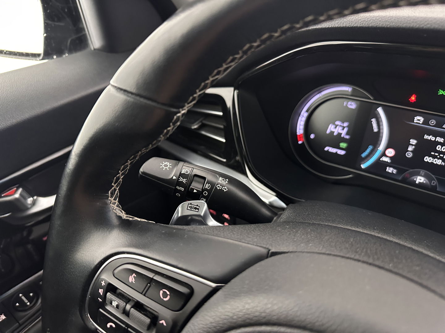 Kia e-Niro ExecutiveLine 64 kWh [ 3-Fase ] {SOH-100%} (INCL-BTW) Aut.*LEATHER | FULL-LED | NAVI-FULLMAP | ADAPTIVE-CRUISE | CAMERA | MEMORY-PACK | LANE-ASSIST | KEYLESS | DIGI-COCKPIT | PRIVACYGLASS | SHIFTPADDLES | 17"ALU*