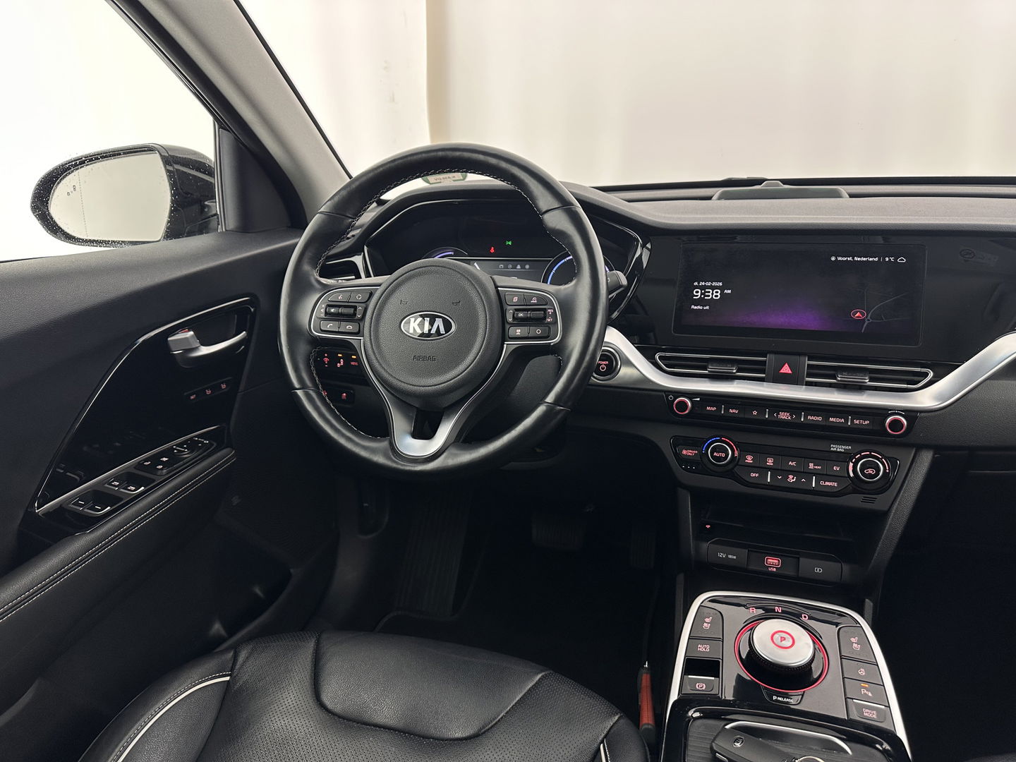 Kia e-Niro ExecutiveLine 64 kWh [ 3-Fase ] {SOH-100%} (INCL-BTW) Aut.*LEATHER | FULL-LED | NAVI-FULLMAP | ADAPTIVE-CRUISE | CAMERA | MEMORY-PACK | LANE-ASSIST | KEYLESS | DIGI-COCKPIT | PRIVACYGLASS | SHIFTPADDLES | 17"ALU*