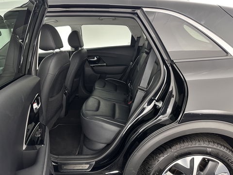 Kia e-Niro ExecutiveLine 64 kWh [ 3-Fase ] {SOH-100%} (INCL-BTW) Aut.*LEATHER | FULL-LED | NAVI-FULLMAP | ADAPTIVE-CRUISE | CAMERA | MEMORY-PACK | LANE-ASSIST | KEYLESS | DIGI-COCKPIT | PRIVACYGLASS | SHIFTPADDLES | 17"ALU*