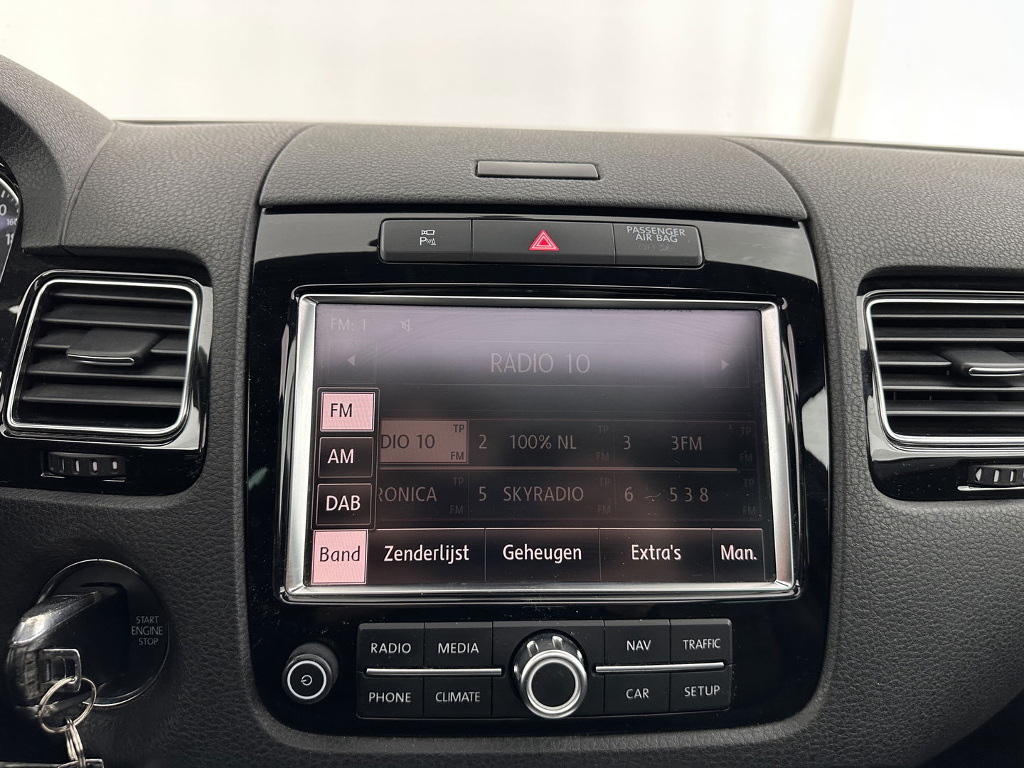 Volkswagen Touareg 3.0 TDI Highline Aut. *PANO | LEATHER | XENON | MEMORY-PACK | DYNAUDIO | NAVI-FULLMAP | AIR-SUSPENSION | CAMERA | SHIFT-PADDLES | ECC | PDC | CRUISE | 18''ALU | TOWBAR*