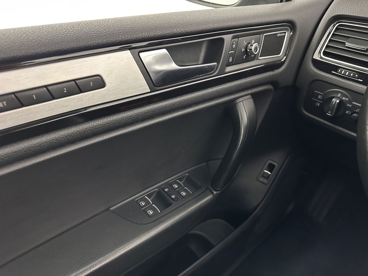 Volkswagen Touareg 3.0 TDI Highline Aut. *PANO | LEATHER | XENON | MEMORY-PACK | DYNAUDIO | NAVI-FULLMAP | AIR-SUSPENSION | CAMERA | SHIFT-PADDLES | ECC | PDC | CRUISE | 18''ALU | TOWBAR*